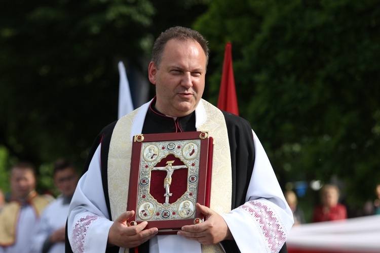 Powitanie ikony MB Częstochowskiej w parafii św. Jakuba w Głownie