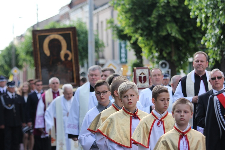 Powitanie ikony MB Częstochowskiej w parafii św. Jakuba w Głownie