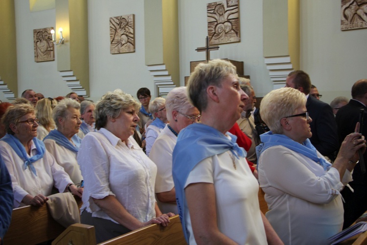 Powitanie ikony MB Częstochowskiej w parafii św. Barbary w Głownie