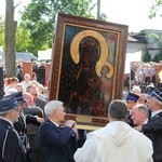 Powitanie ikony MB Częstochowskiej w parafii św. Barbary w Głownie