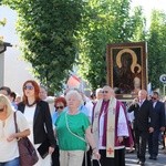 Powitanie ikony MB Częstochowskiej w parafii św. Barbary w Głownie