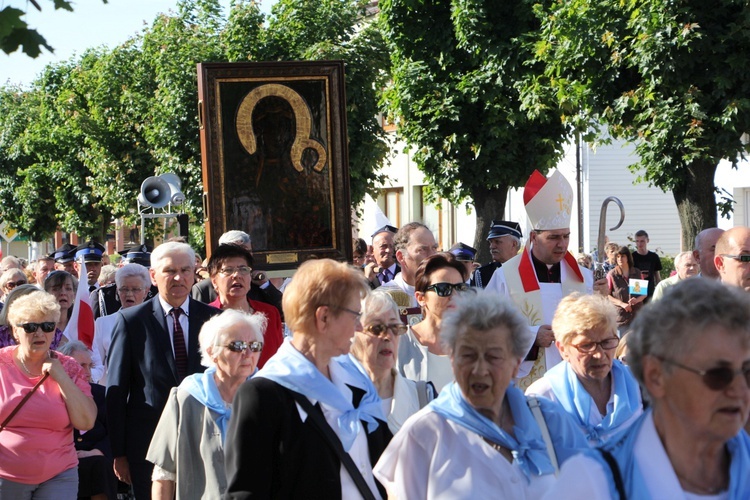 Powitanie ikony MB Częstochowskiej w parafii św. Barbary w Głownie