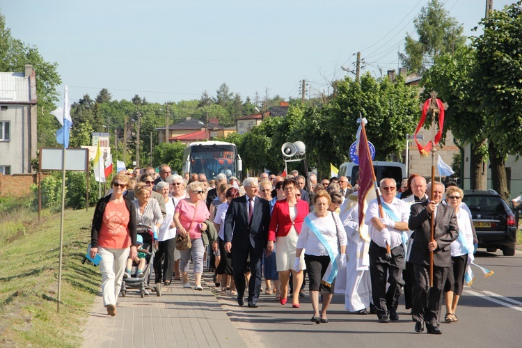 Powitanie ikony MB Częstochowskiej w parafii św. Barbary w Głownie