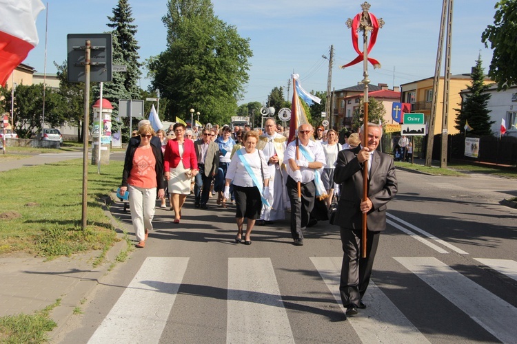 Powitanie ikony MB Częstochowskiej w parafii św. Barbary w Głownie