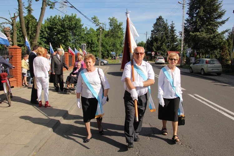 Powitanie ikony MB Częstochowskiej w parafii św. Barbary w Głownie