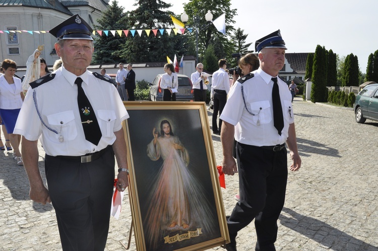 Powitanie ikony MB Częstochowskiej w Dmosinie