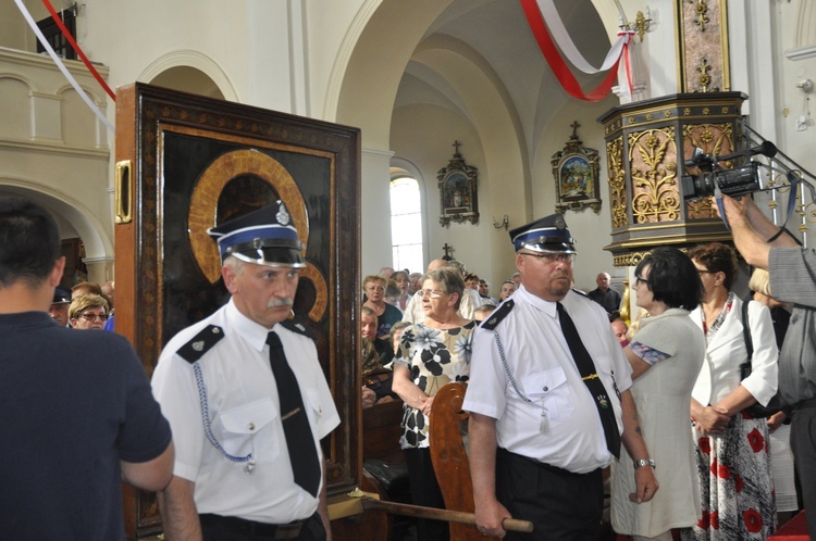 Powitanie ikony MB Częstochowskiej w Dmosinie