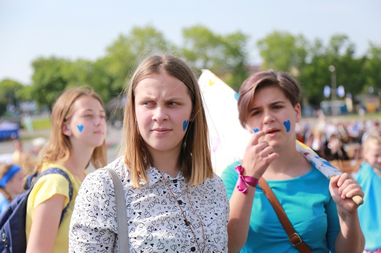 Procesja z figurą Matki Bożej Fatimskiej na plac koronacyjny