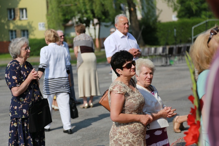 Procesja z figurą Matki Bożej Fatimskiej na plac koronacyjny