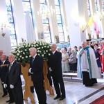 Procesja z figurą Matki Bożej Fatimskiej na plac koronacyjny