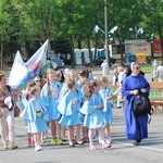 Procesja z figurą Matki Bożej Fatimskiej na plac koronacyjny