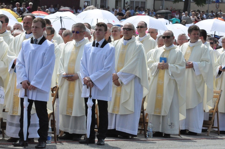 Procesja do ołtarza - Msza św. koronacyjna