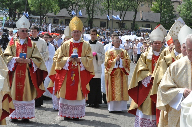 Procesja do ołtarza - Msza św. koronacyjna