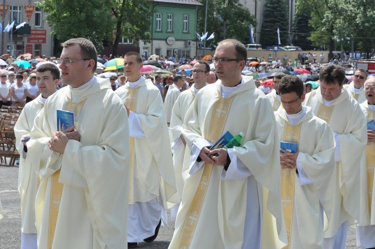 Procesja do ołtarza - Msza św. koronacyjna