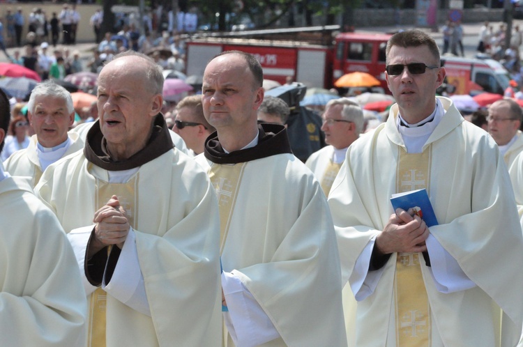 Procesja do ołtarza - Msza św. koronacyjna