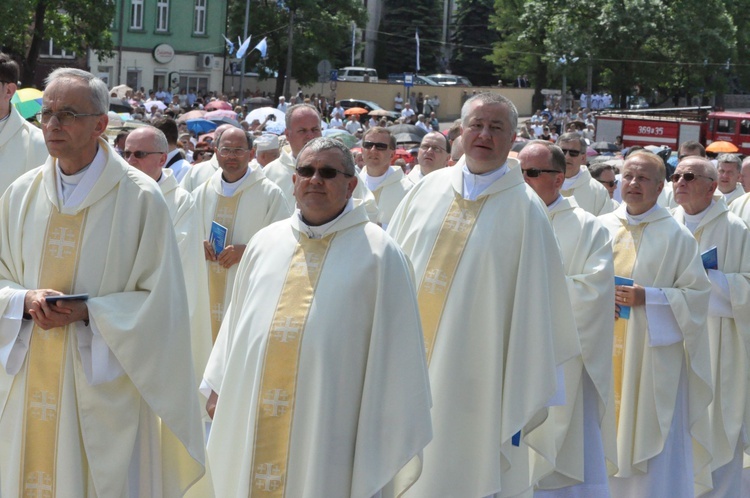 Procesja do ołtarza - Msza św. koronacyjna