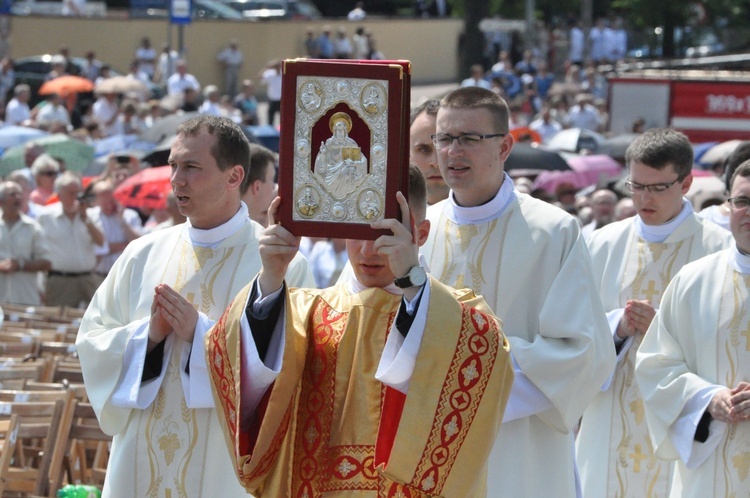 Procesja do ołtarza - Msza św. koronacyjna