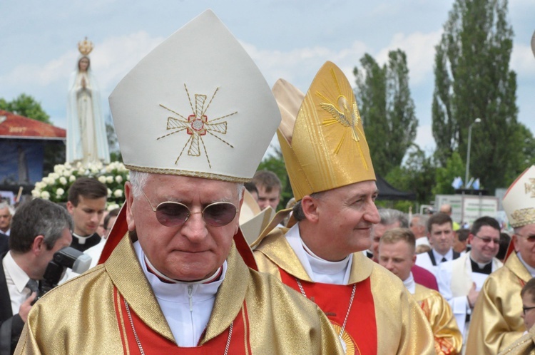 Zakończenie Mszy św. i procesja do sanktuarium