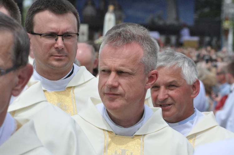 Zakończenie Mszy św. i procesja do sanktuarium