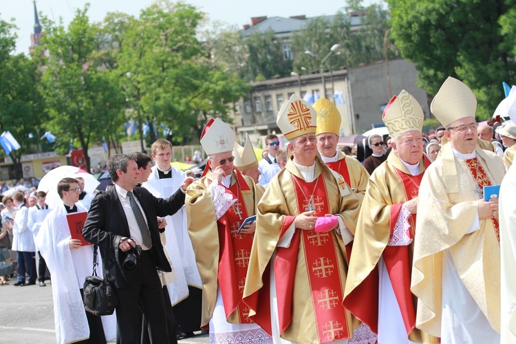 Procesja do ołtarza - Msza św. koronacyjna