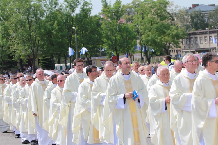 Procesja do ołtarza - Msza św. koronacyjna