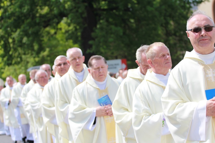 Procesja do ołtarza - Msza św. koronacyjna