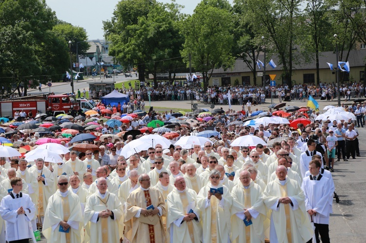 Procesja do ołtarza - Msza św. koronacyjna