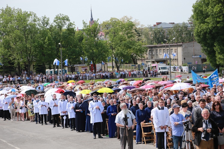 Procesja do ołtarza - Msza św. koronacyjna