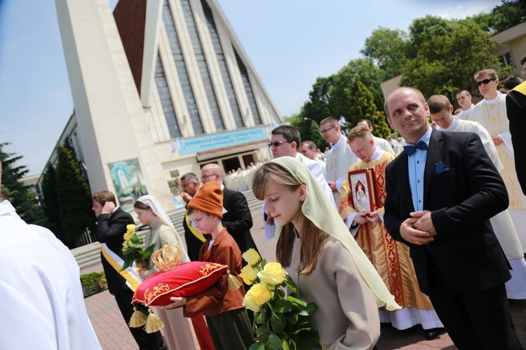 Procesja do ołtarza - Msza św. koronacyjna