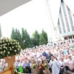 Zakończenie Mszy św. i procesja do sanktuarium