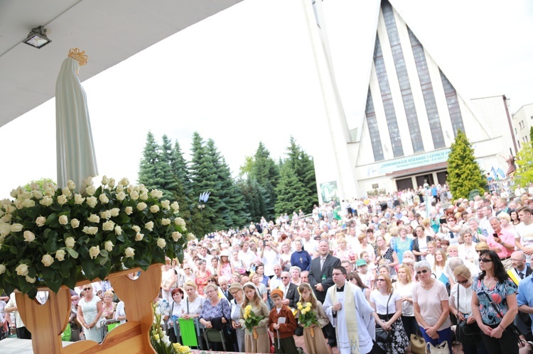 Zakończenie Mszy św. i procesja do sanktuarium