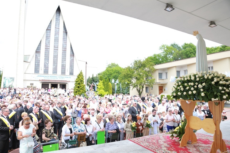 Zakończenie Mszy św. i procesja do sanktuarium