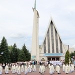 Zakończenie Mszy św. i procesja do sanktuarium