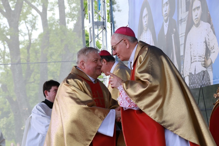 Zakończenie Mszy św. i procesja do sanktuarium