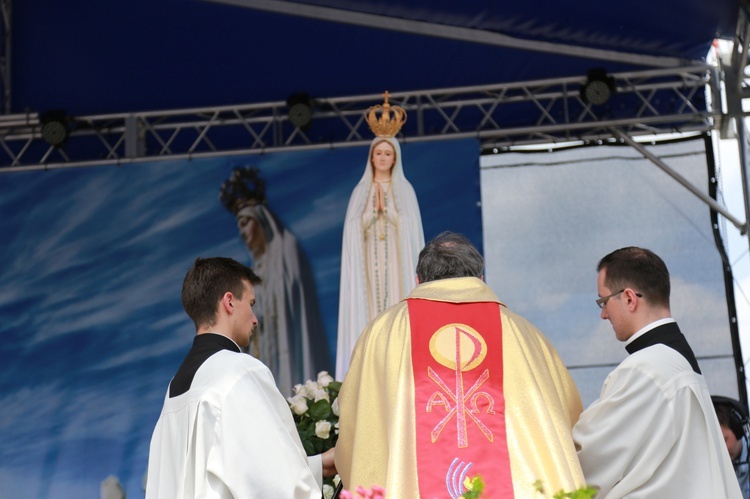 Zakończenie Mszy św. i procesja do sanktuarium