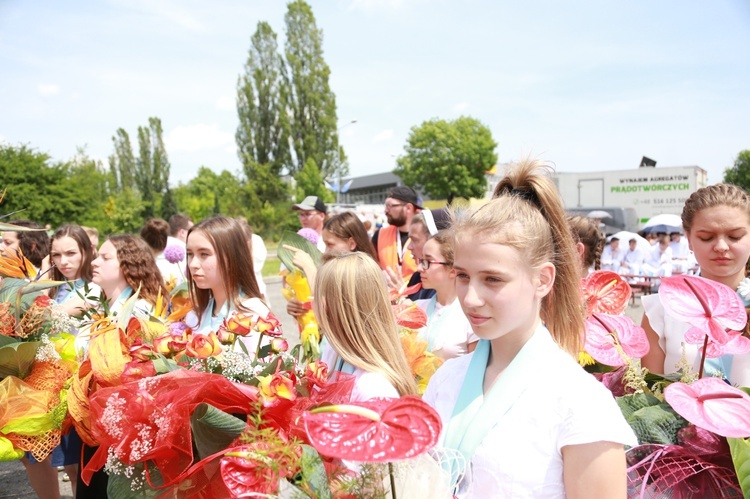 Zakończenie Mszy św. i procesja do sanktuarium