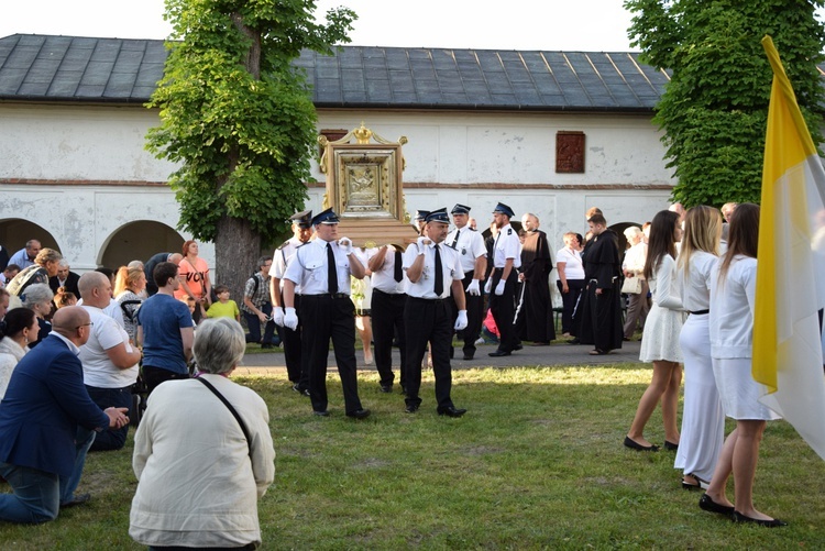 Obchody 250. rocznicy koronacji cudownego obrazu Matki Bożej w Miedniewicach