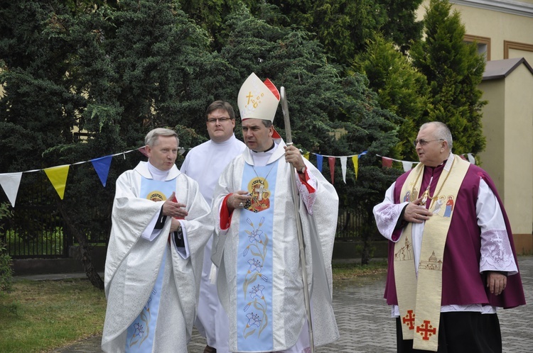 Powitanie ikony MB Częstochowskiej w Domaniewicach