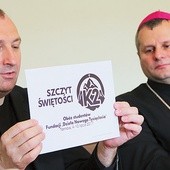 O obozie mówili bp Leszek Leszkiewicz i ks. Dariusz Kowalczyk, prezes zarządu Fundacji „Dzieło Nowego Tysiąclecia”.