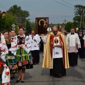 W Złakowie Kościelnym wiele osób na powitanie Maryi założyło stroje ludowe