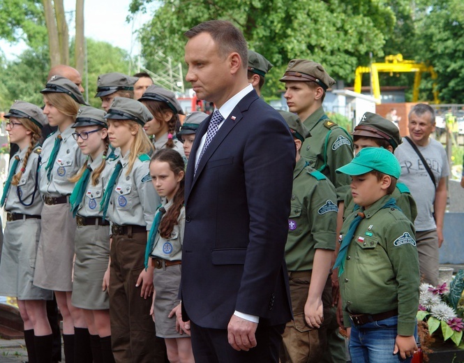 Prezydent RP przy grobie powstańców śląskich w Gliwicach