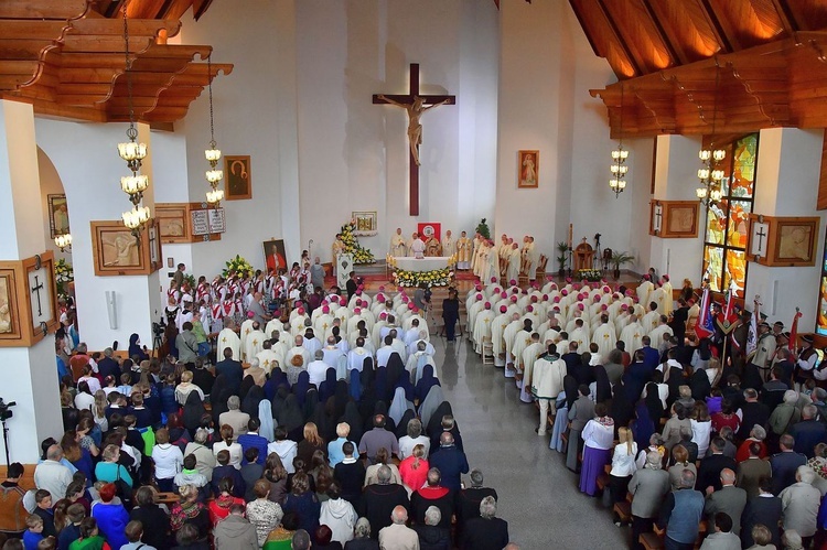 Episkopat Polski w kościele św. Krzyża w Zakopanem