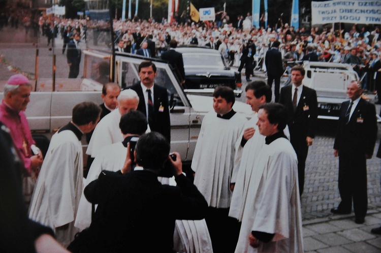 Jan Paweł II w katedrze lubelskiej 9 czerwca 1987 r.