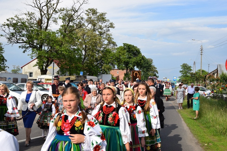 Powitanie ikony MB Częstochowskiej w Chruślinie