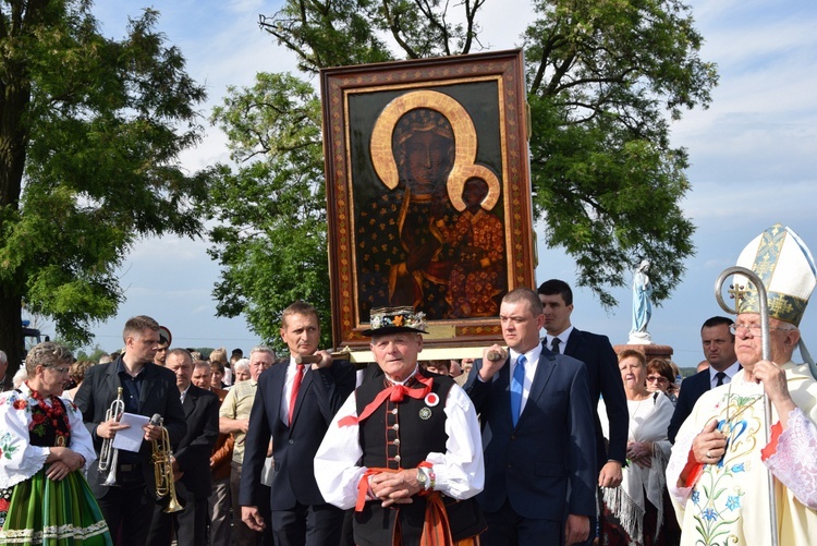 Powitanie ikony MB Częstochowskiej w Chruślinie