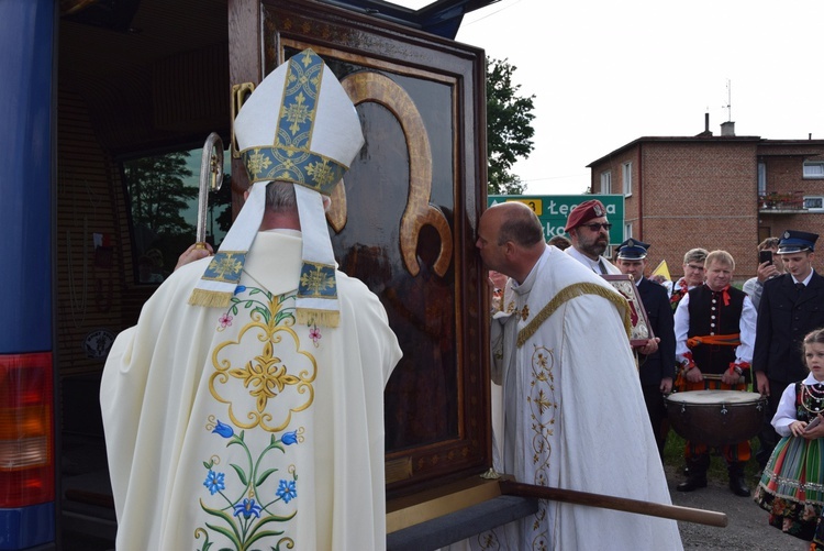 Powitanie ikony MB Częstochowskiej w Chruślinie