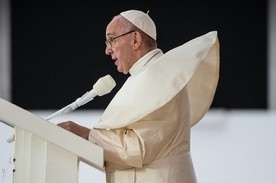 Papież: potrzebna większa obecność kobiet