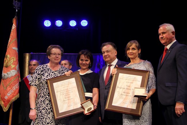 Uczą i pomagają od 50 lat