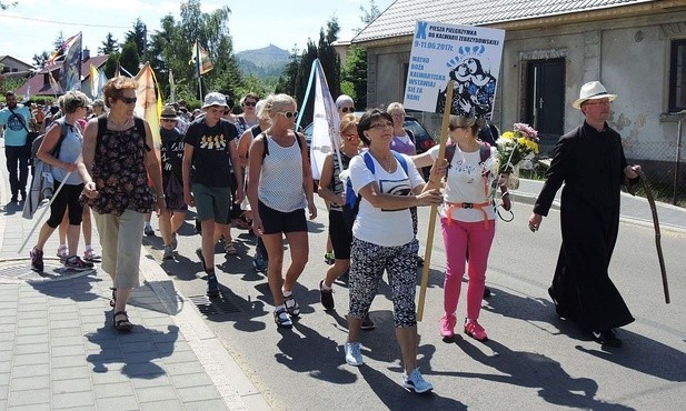 Mieszkańcy Cięciny po raz dziesiąty poszli pieszo do Kalwarii Zebrzydowskiej