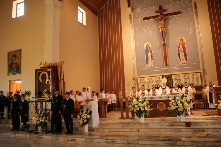 Powitanie ikony MB Częstochowskiej w parafii Chrystusa Dobrego Pasterza w Łowiczu